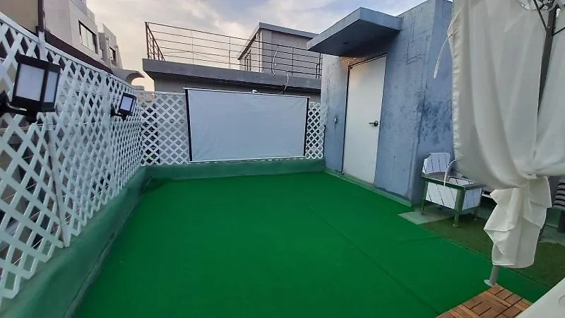 Buzz Guesthouse Hostel Σεούλ Πανσιόν