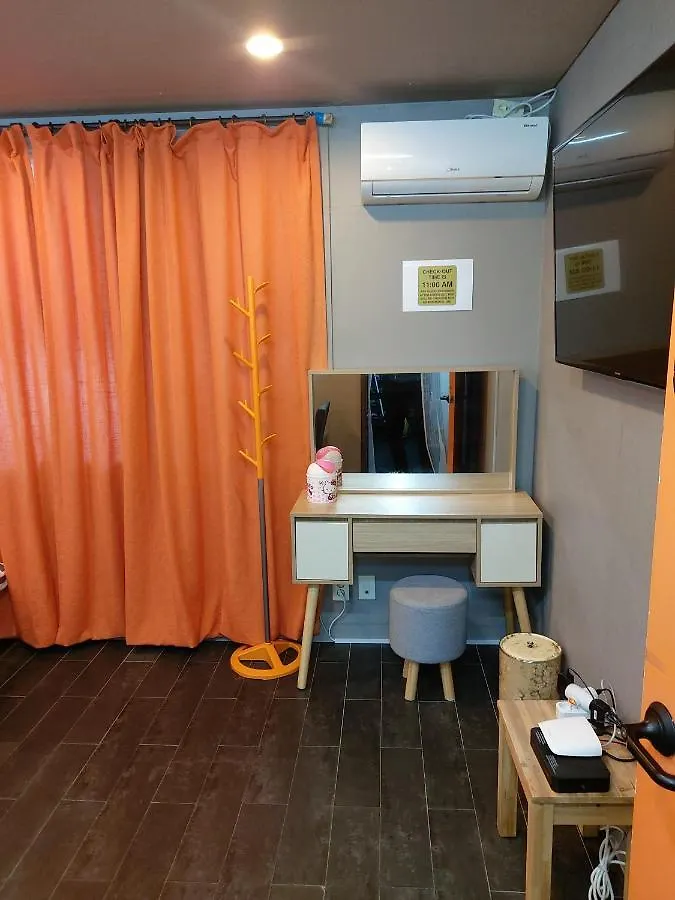 Buzz Guesthouse Hostel Σεούλ 2*,