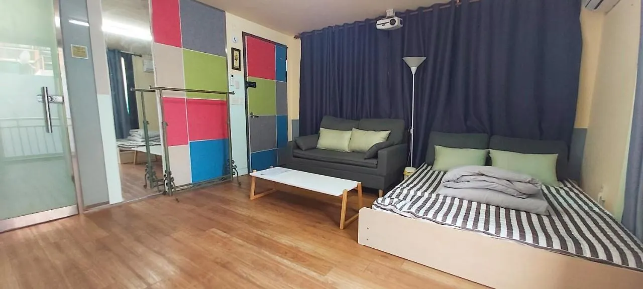 Buzz Guesthouse Hostel Σεούλ Πανσιόν